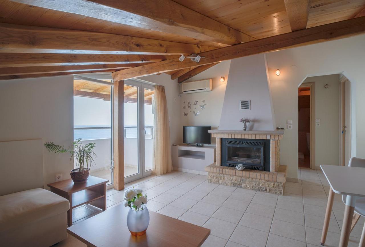 Pantheon Attic Apartment Alonnisos Town Exterior photo